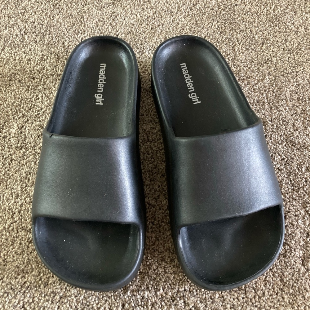 Madden Girl Women's Slides  Comfort Wedge Sandals Sandal Black Size